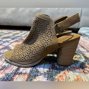 Universal Thread Peep Toe Wedge